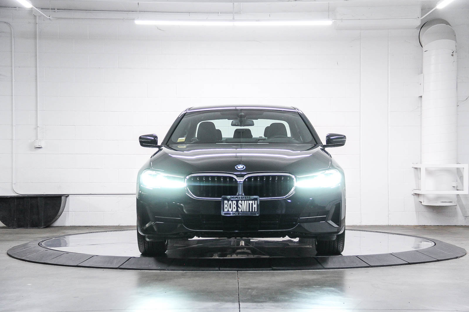 Certified 2023 BMW 530e w/ Premium Package RWD image 2