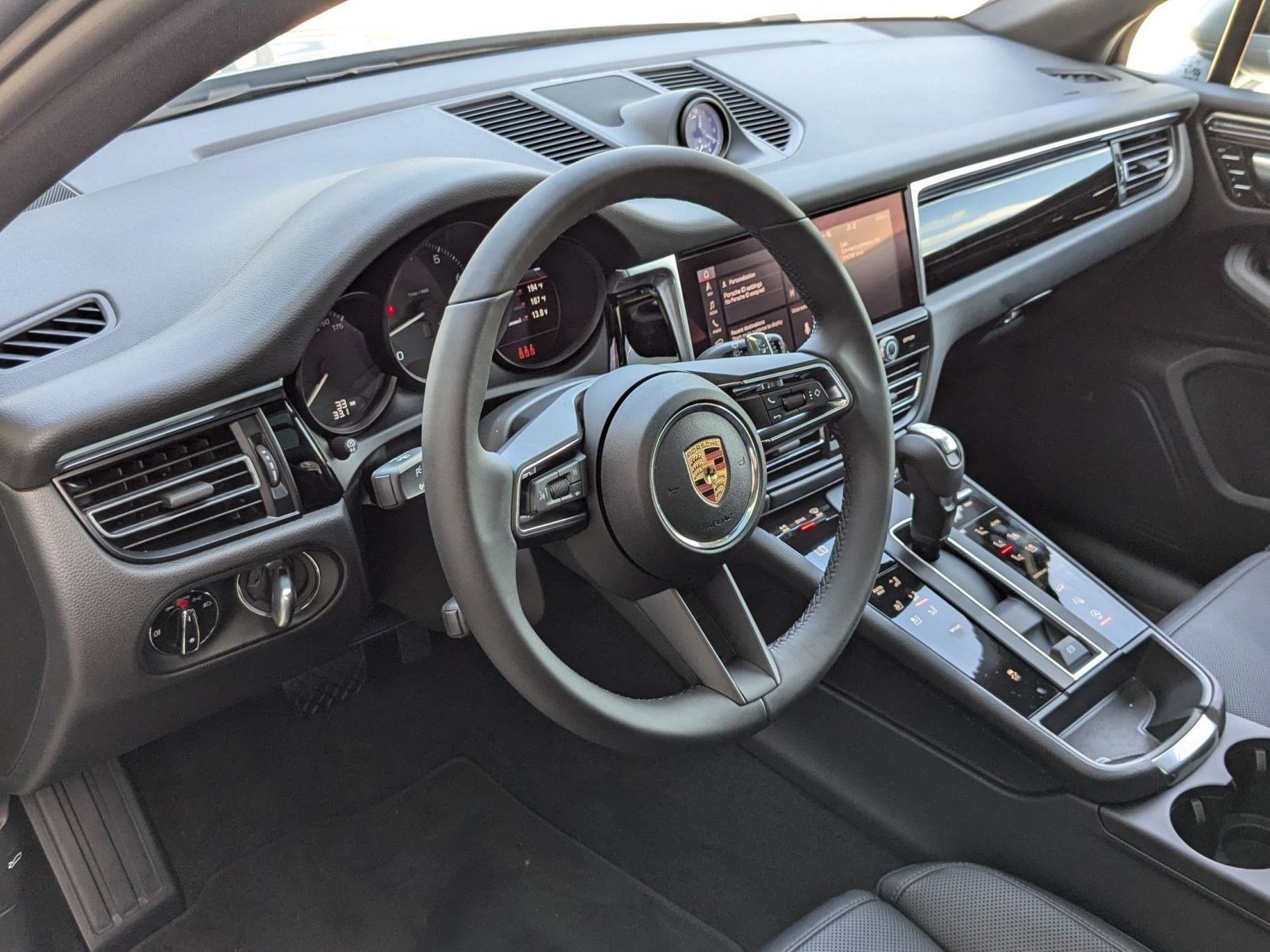 Certified 2025 Porsche Macan AWD/4WD video 4