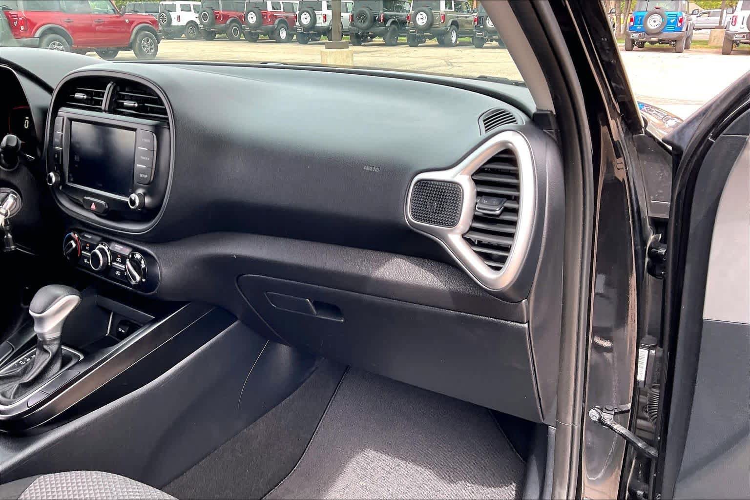 Used 2024 Kia Soul LX w/ Option Group 015 FWD image 17