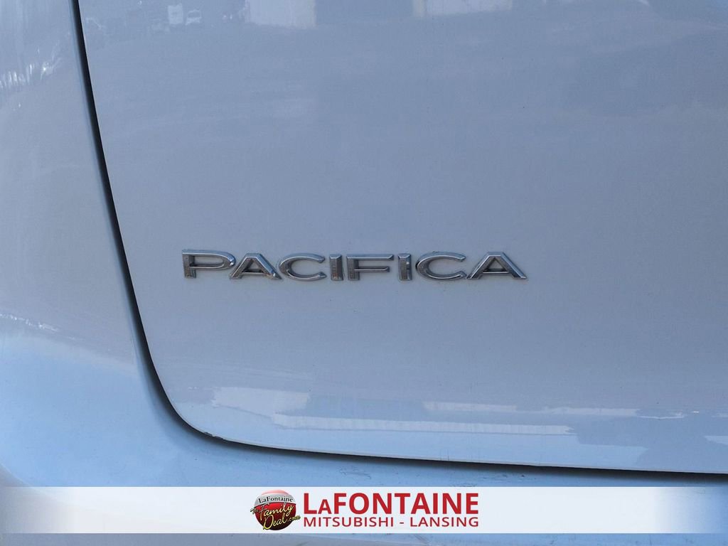 Used 2024 Chrysler Pacifica Limited image 10