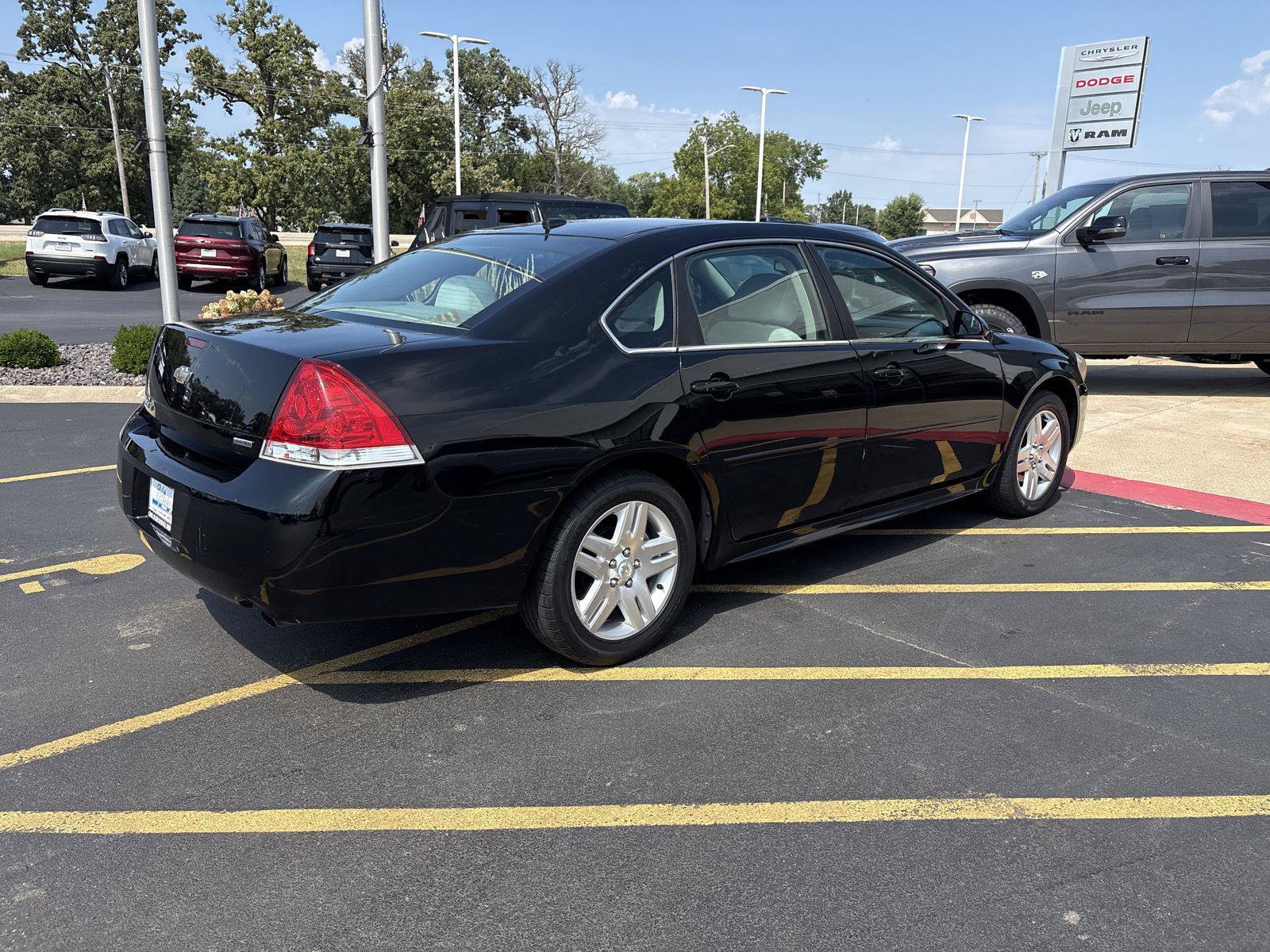 Used 2014 Chevrolet Impala LT w/ LT Sunroof Package FWD image 5
