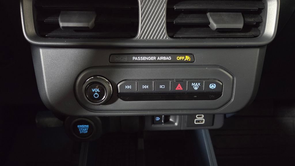 Used 2025 Ford Maverick Lariat w/ Black Appearance Package image 25