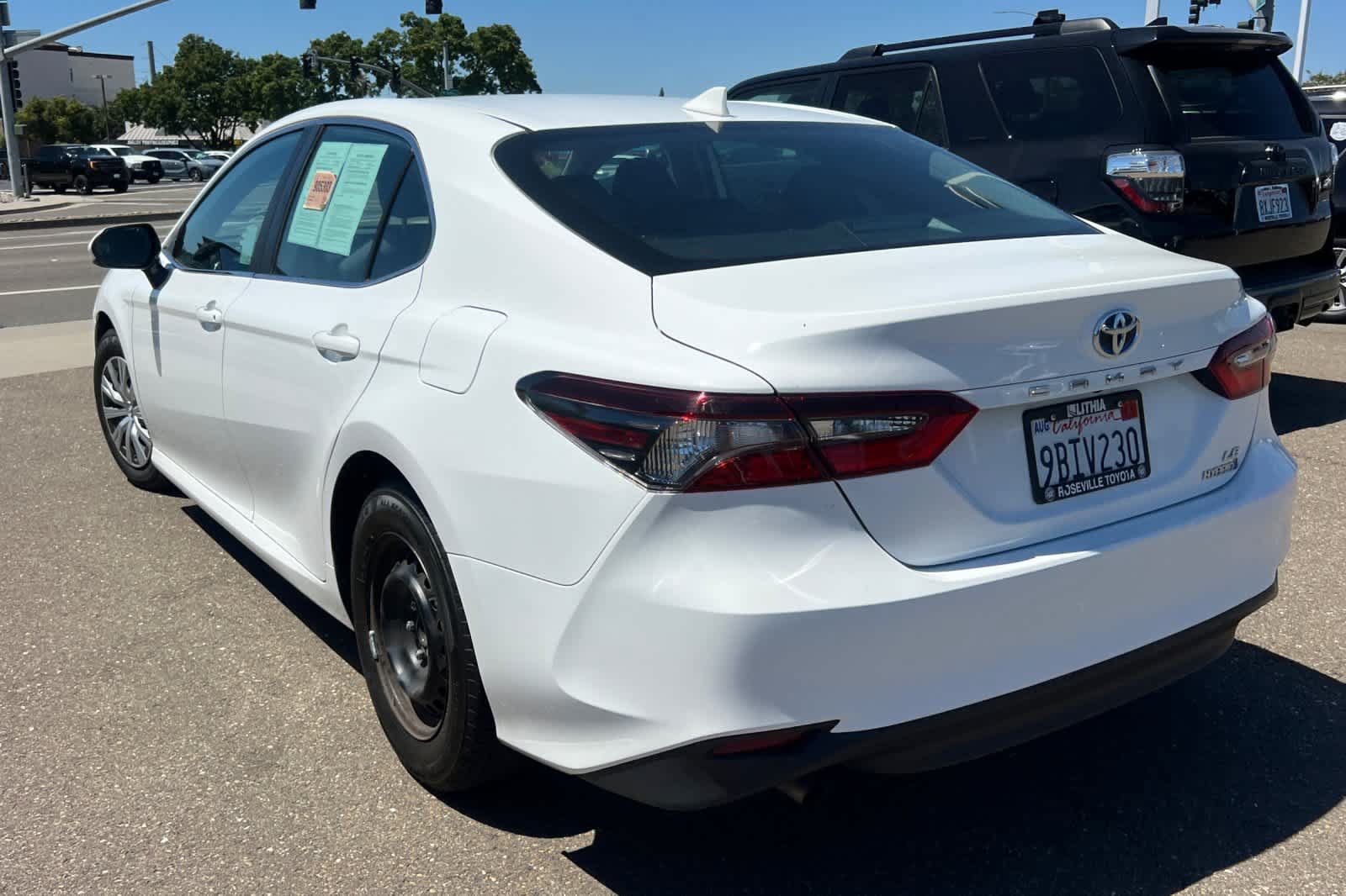 Used 2022 Toyota Camry LE FWD image 6