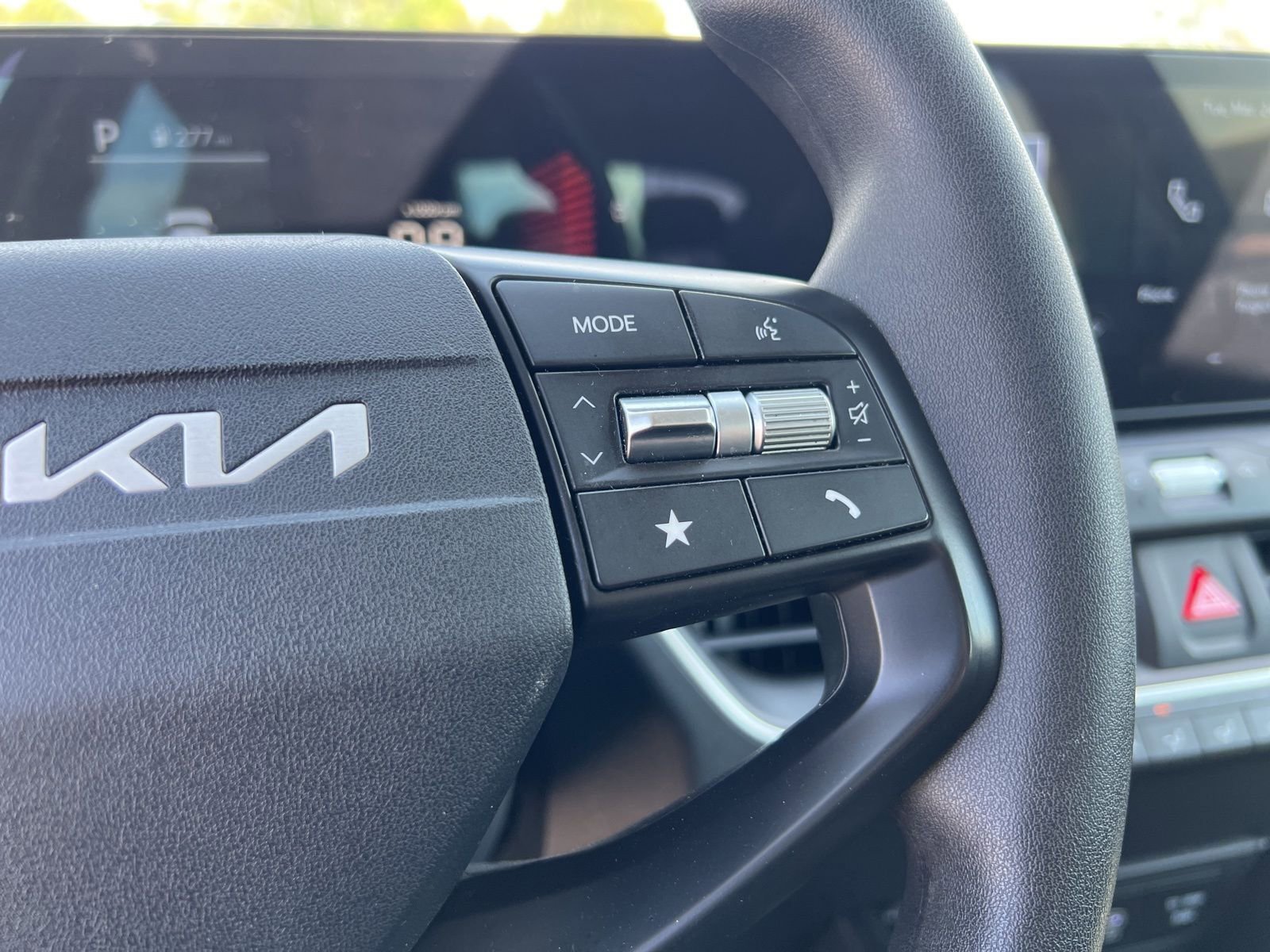 Used 2025 Kia K4 LXS image 15