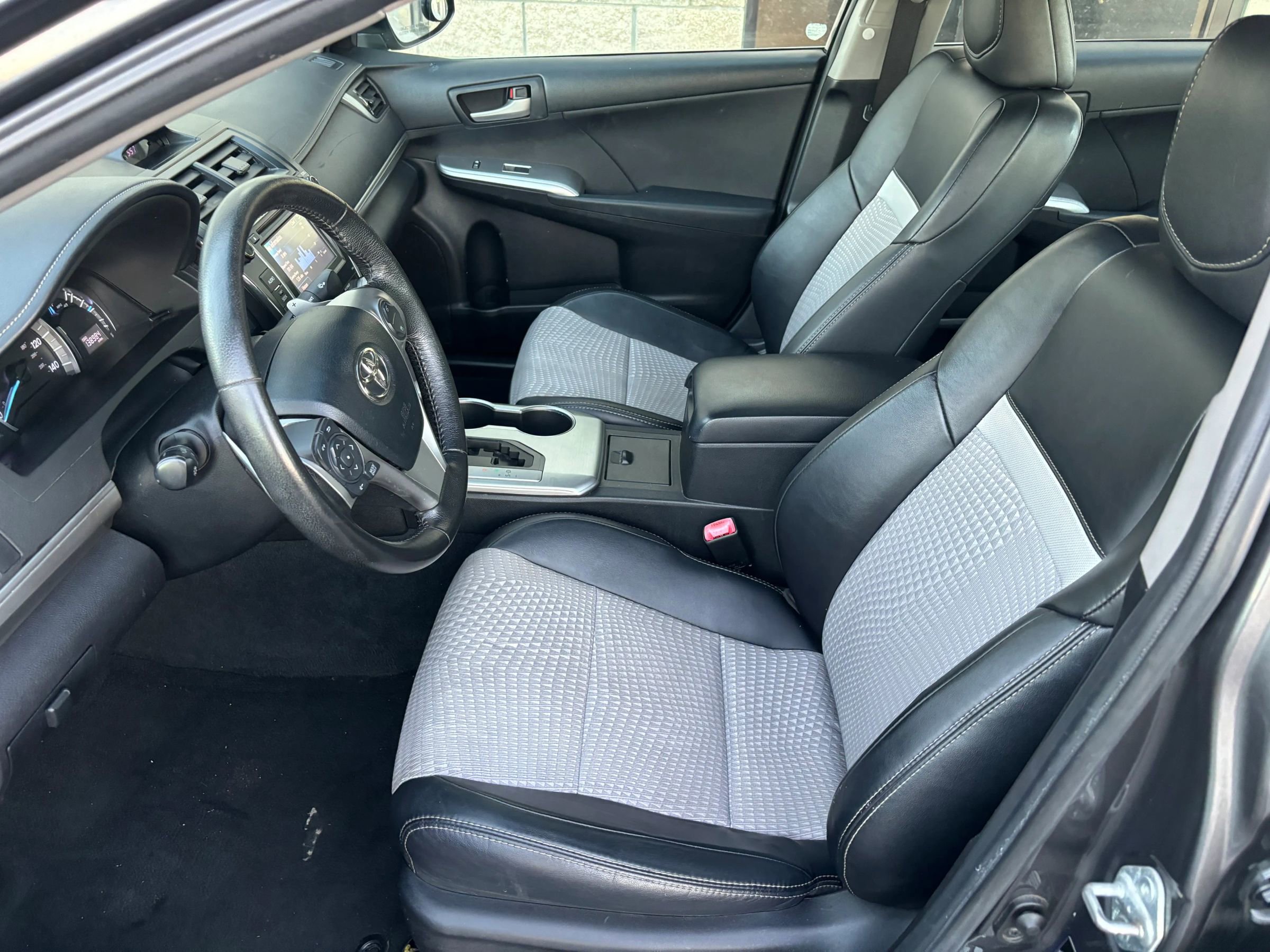 Used 2012 Toyota Camry SE image 10