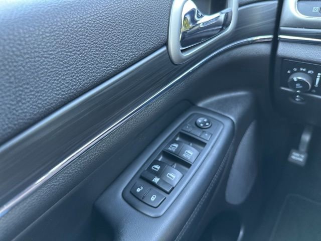 Used 2020 Jeep Grand Cherokee Limited w/ Premium Lighting Group AWD/4WD image 43