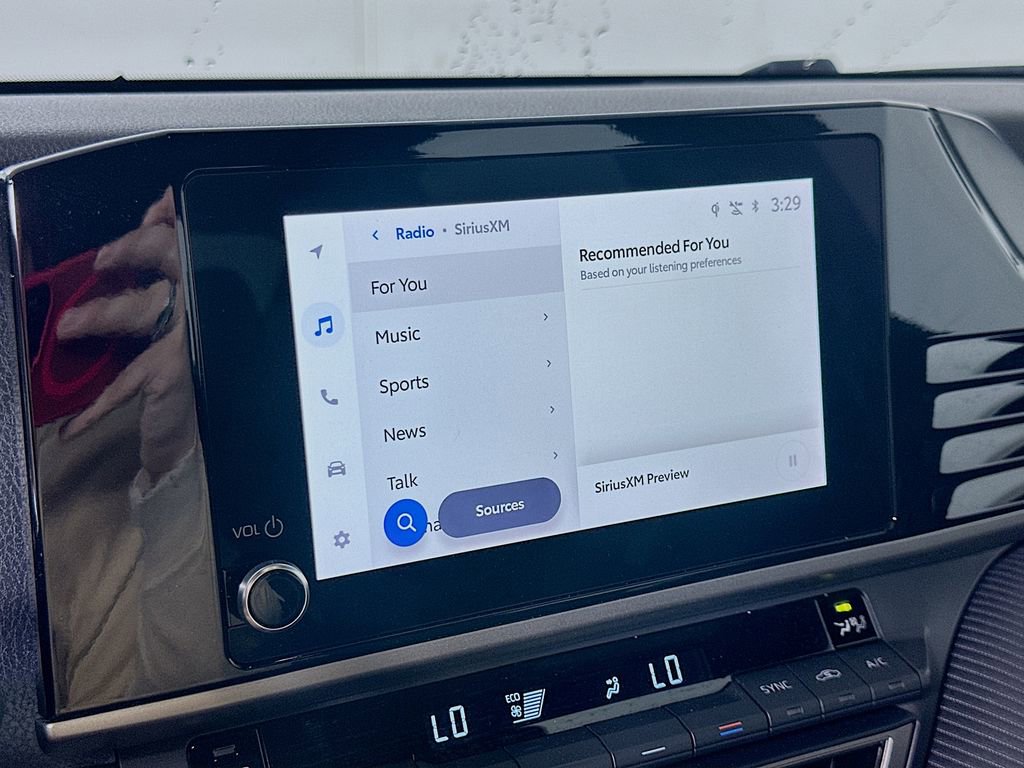 Used 2025 Toyota Camry SE image 28