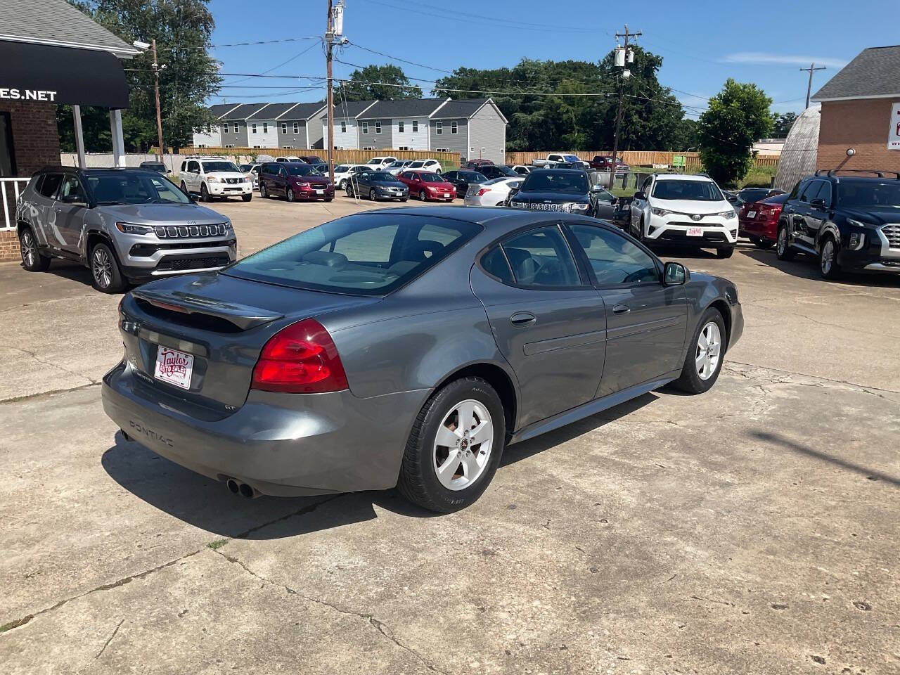 Used 2005 Pontiac Grand Prix GT w/ Leather Trim Package FWD image 3