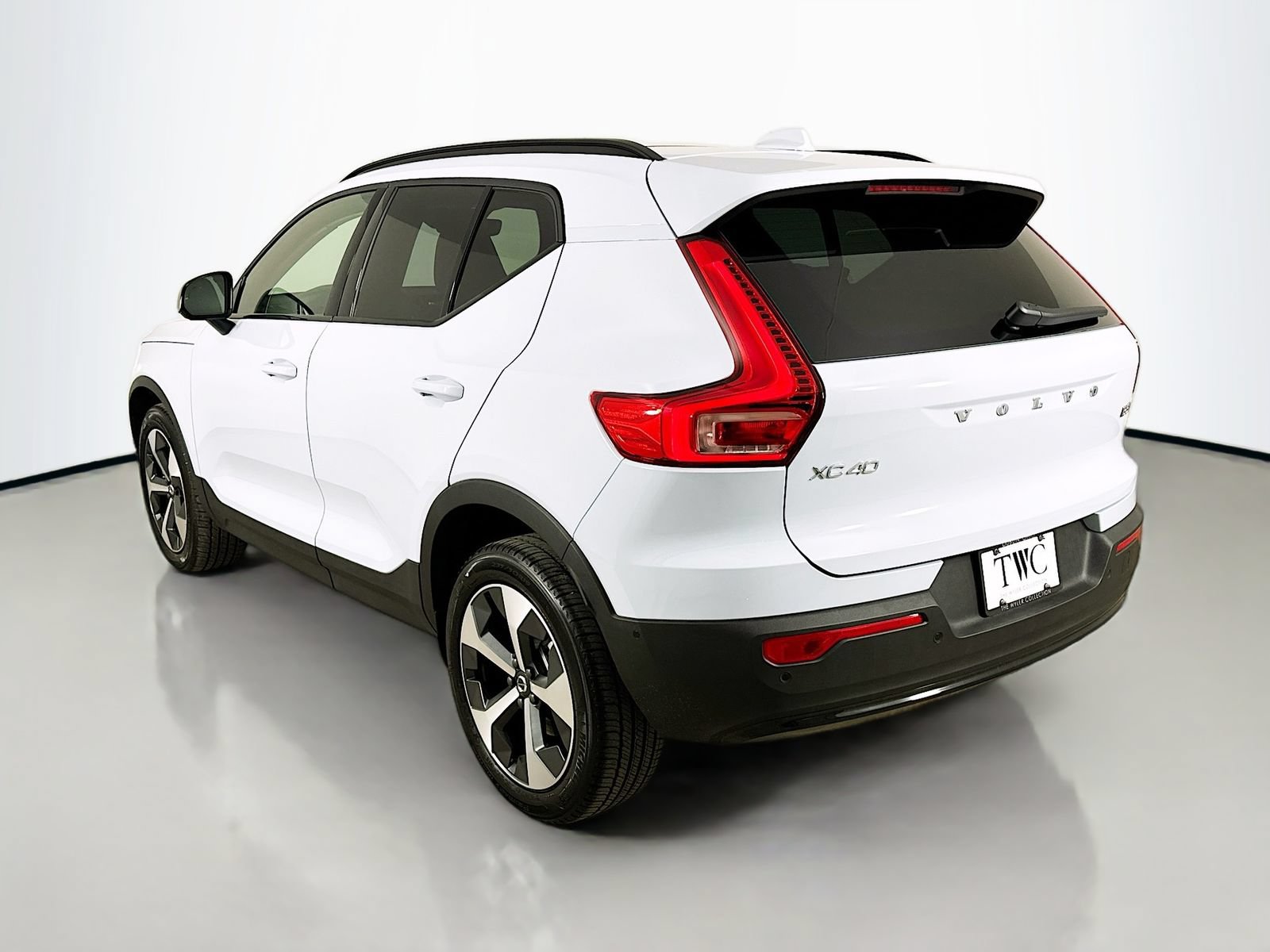 New 2026 Volvo XC40 B5 Plus w/ Protection Package Premier AWD/4WD image 7