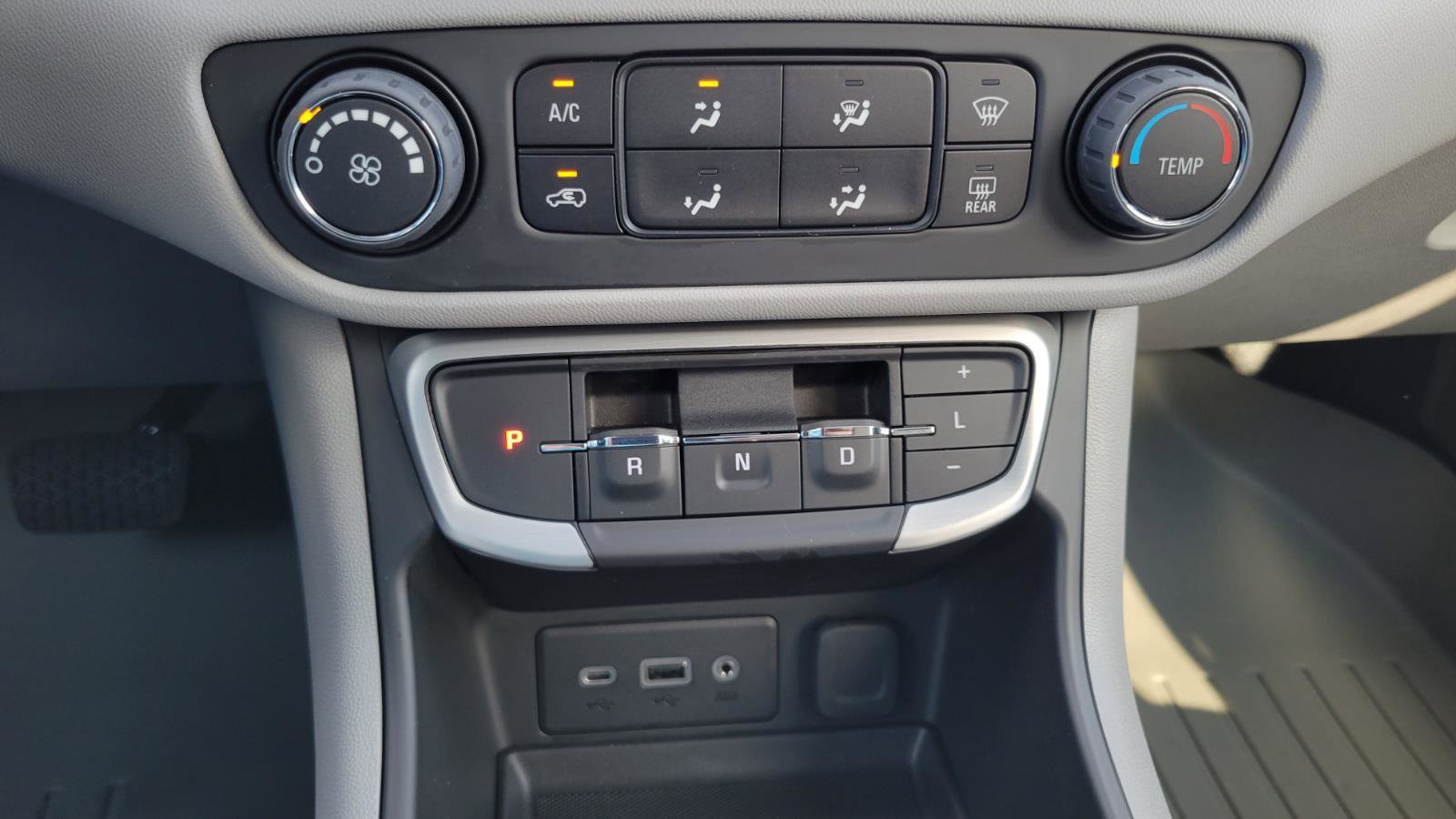 Used 2023 GMC Terrain SLE image 31