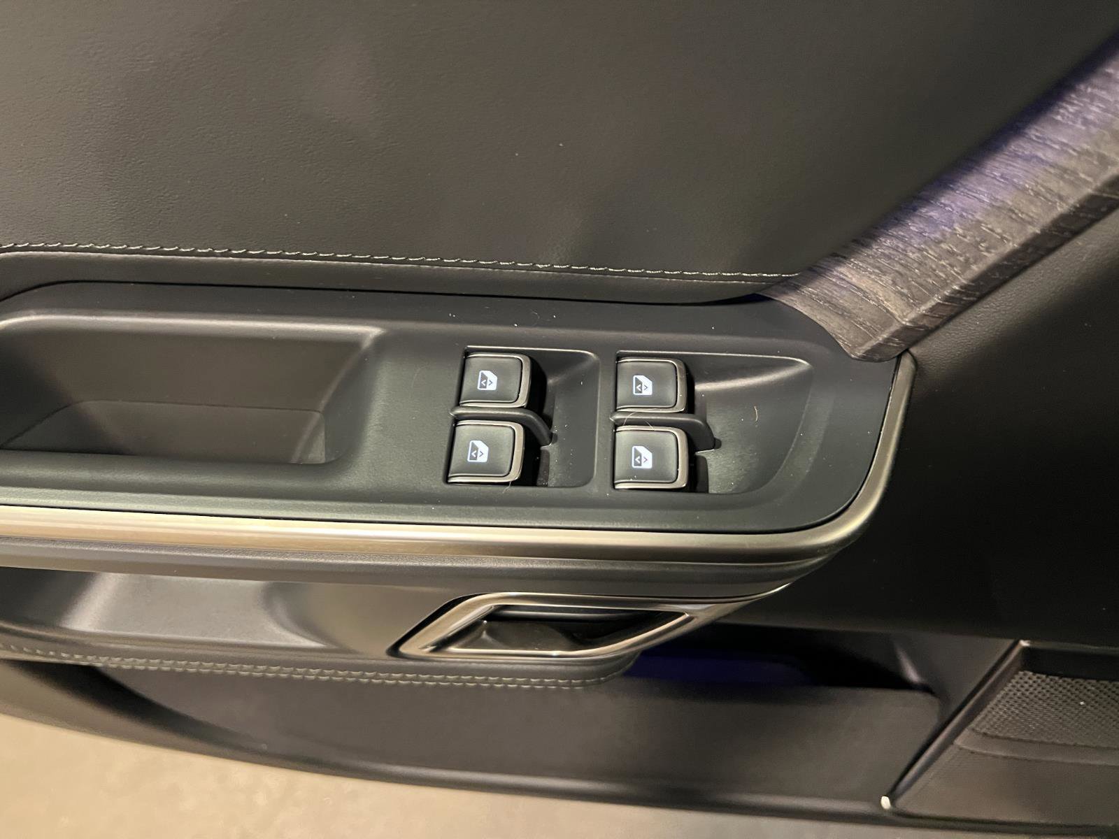 Used 2023 Rivian R1S Launch Edition image 23