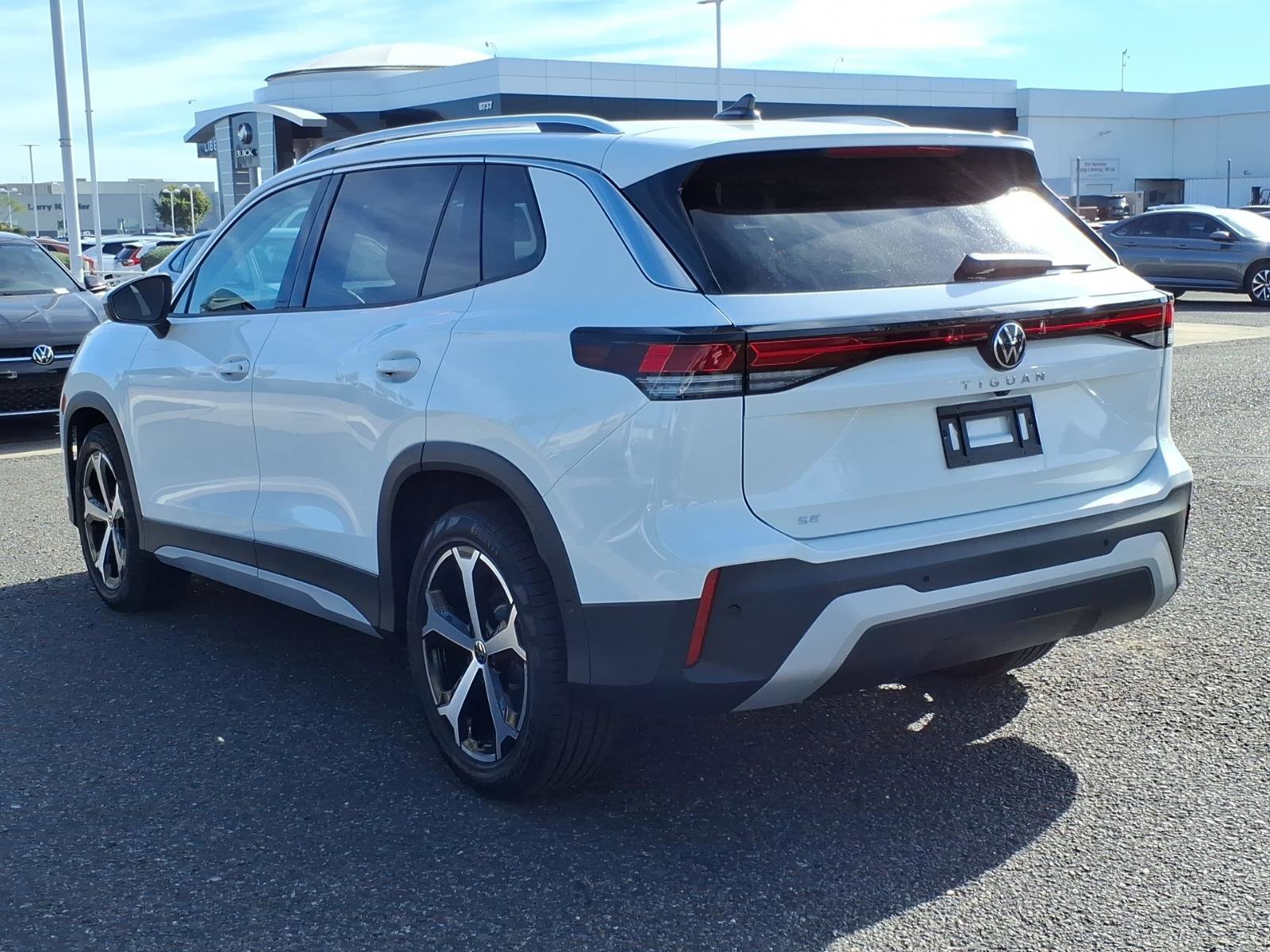 New 2026 Volkswagen Tiguan SE image 5
