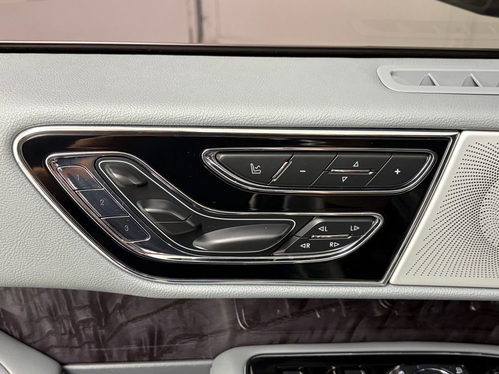 Used 2019 Lincoln Navigator Reserve image 15