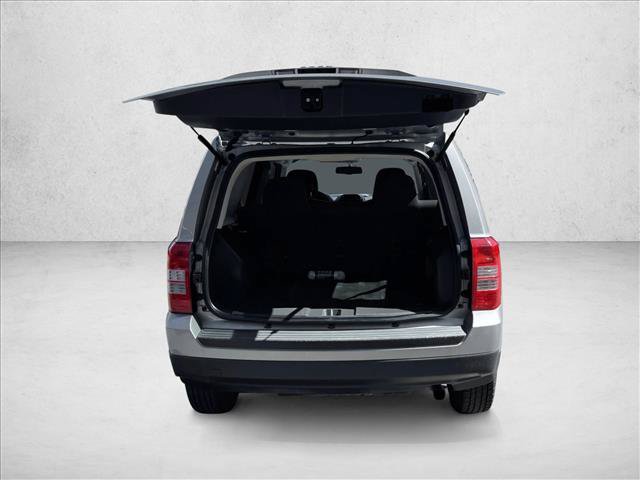 Used 2016 Jeep Patriot Sport w/ Power Value Group FWD image 7