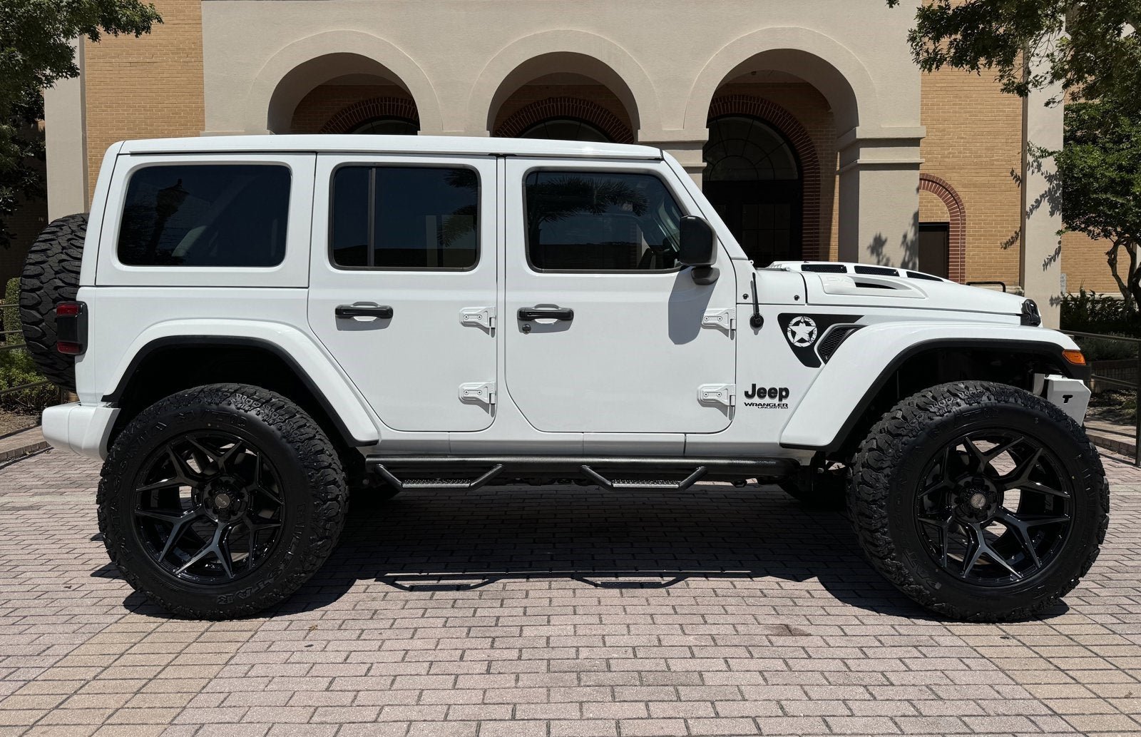 Used 2022 Jeep Wrangler Unlimited Sahara AWD/4WD image 6