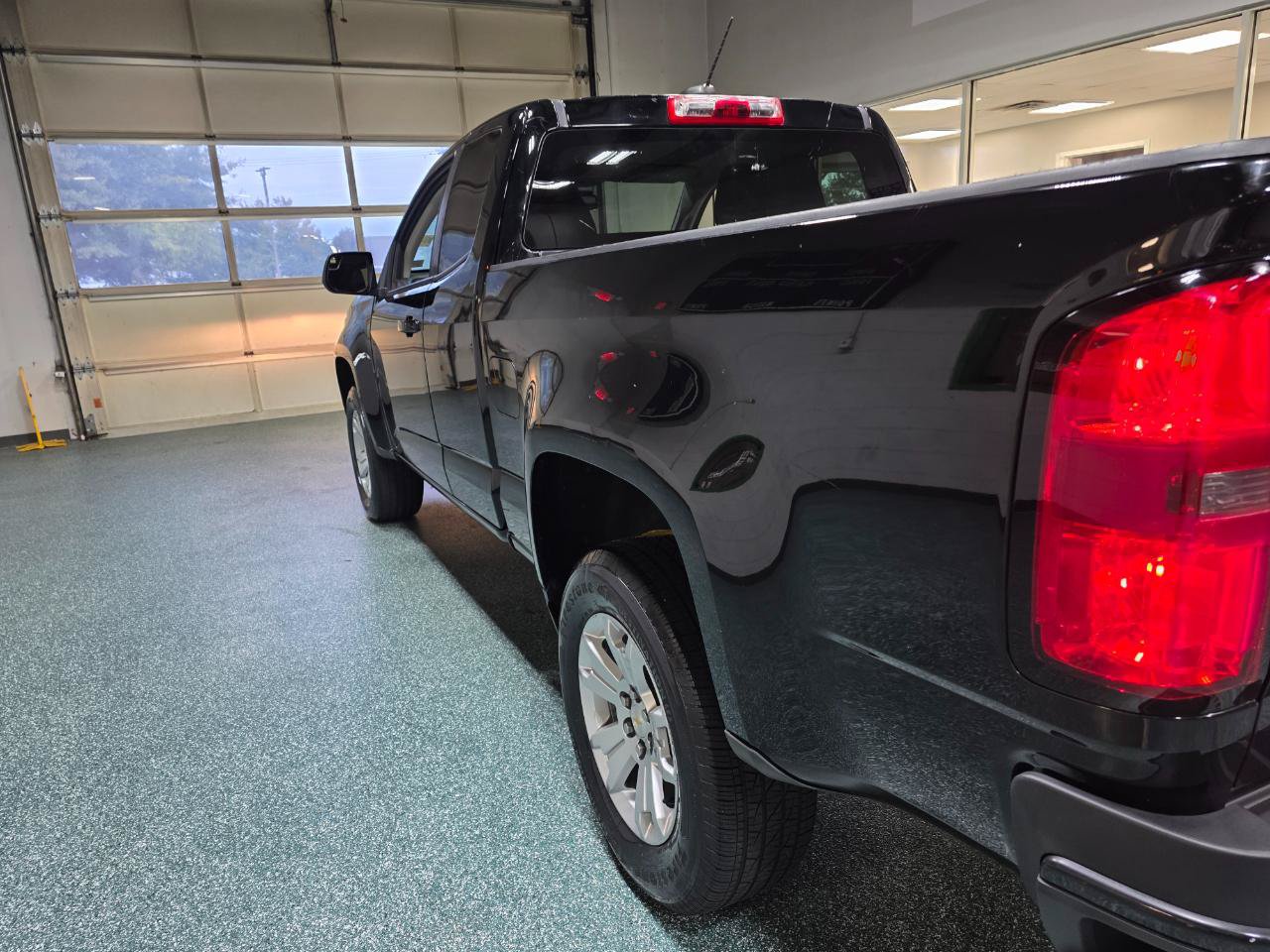 Used 2021 Chevrolet Colorado LT w/ Fleet Safety Package RWD image 10