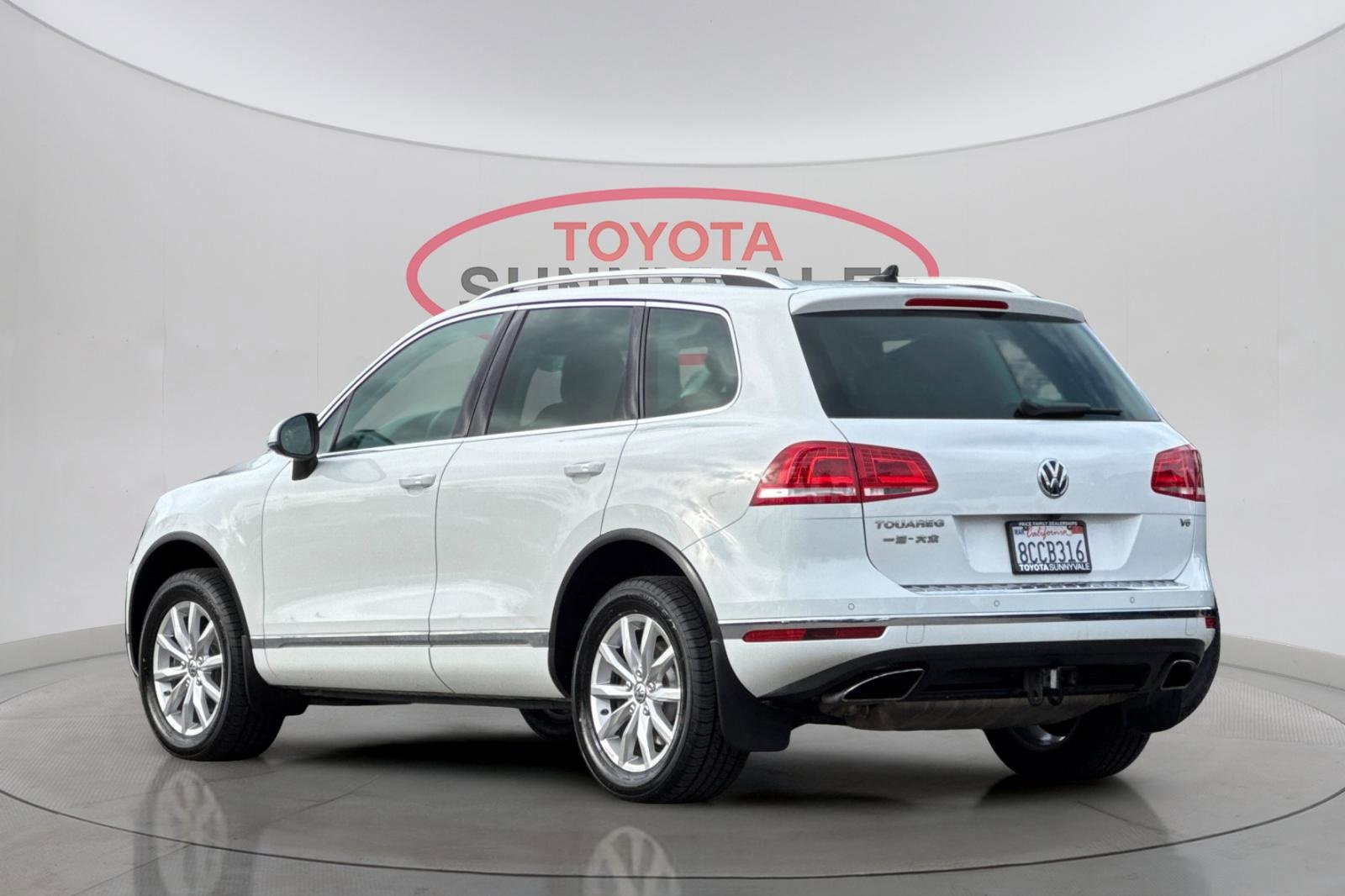 Used 2016 Volkswagen Touareg VR6 image 7