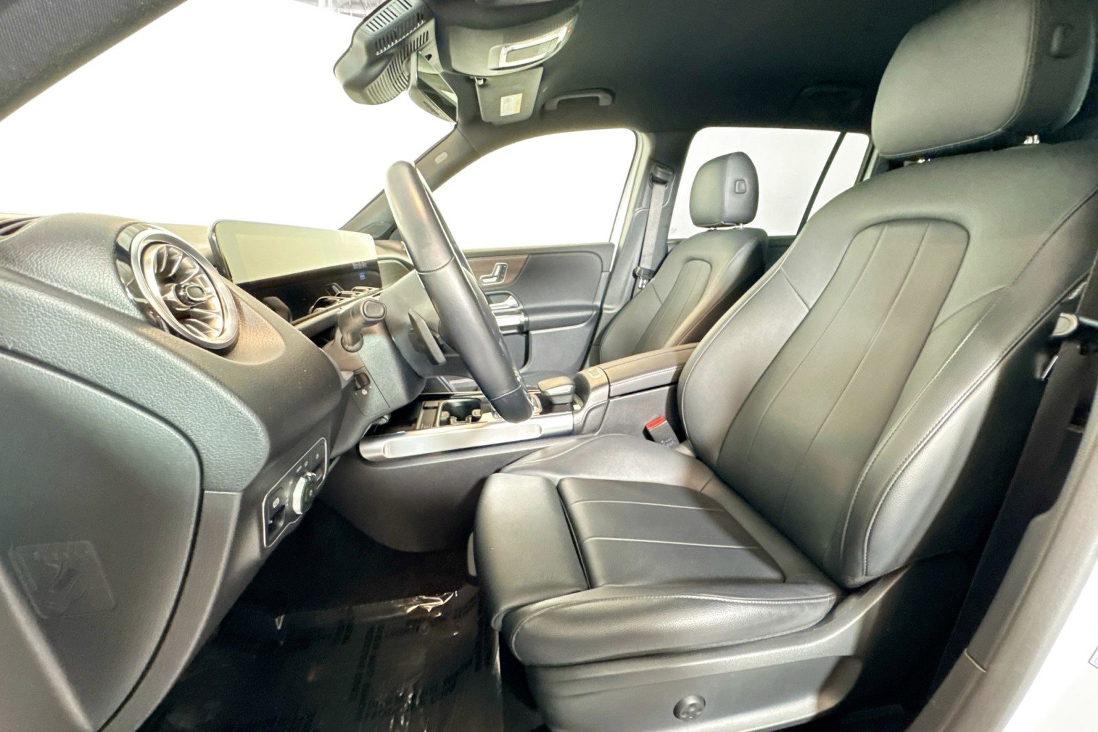 Used 2023 Mercedes-Benz EQB 300 4MATIC image 19