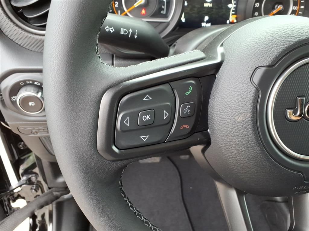 New 2025 Jeep Wrangler Unlimited Rubicon w/ Convenience Group image 19