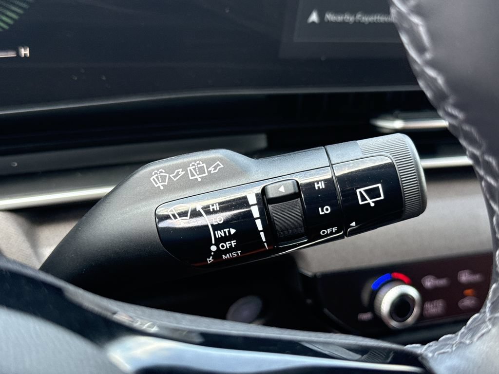 Used 2025 Kia Carnival EX FWD image 29