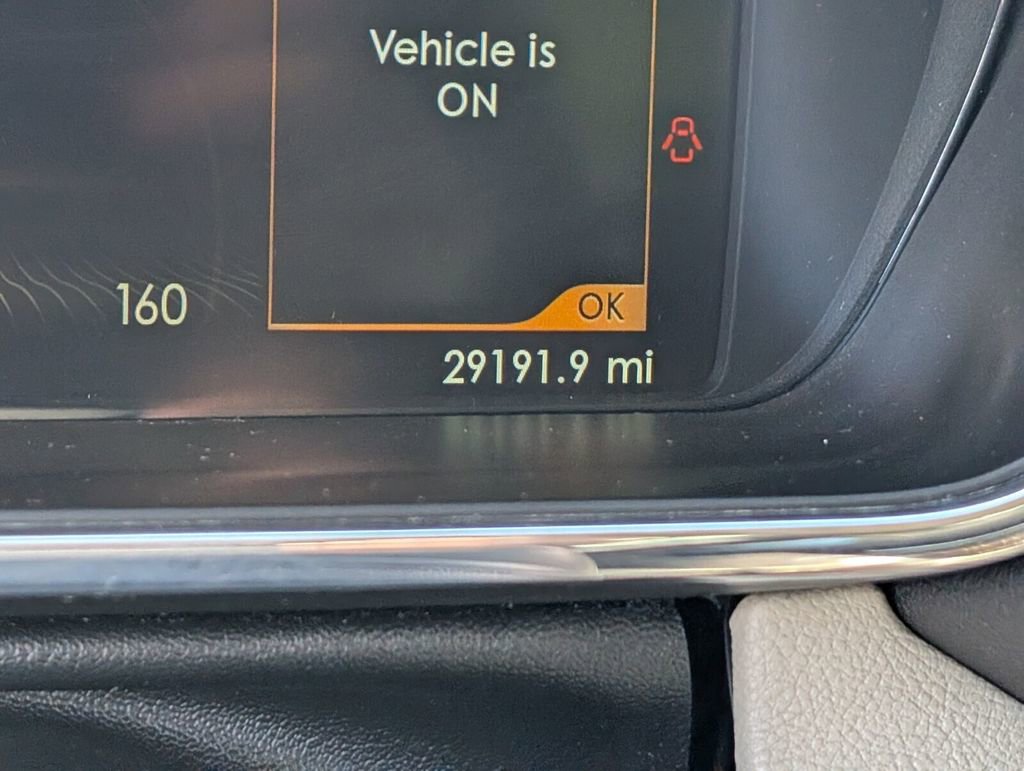 Used 2017 Lincoln Continental Premiere image 23