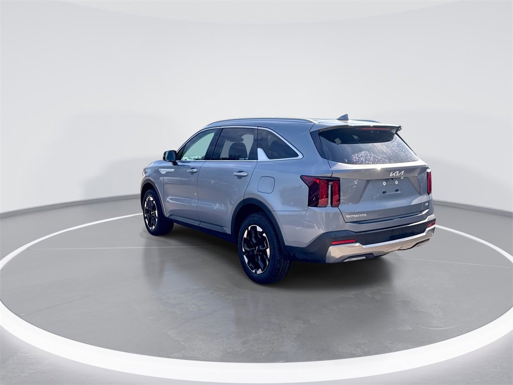 Used 2024 Kia Sorento S image 5