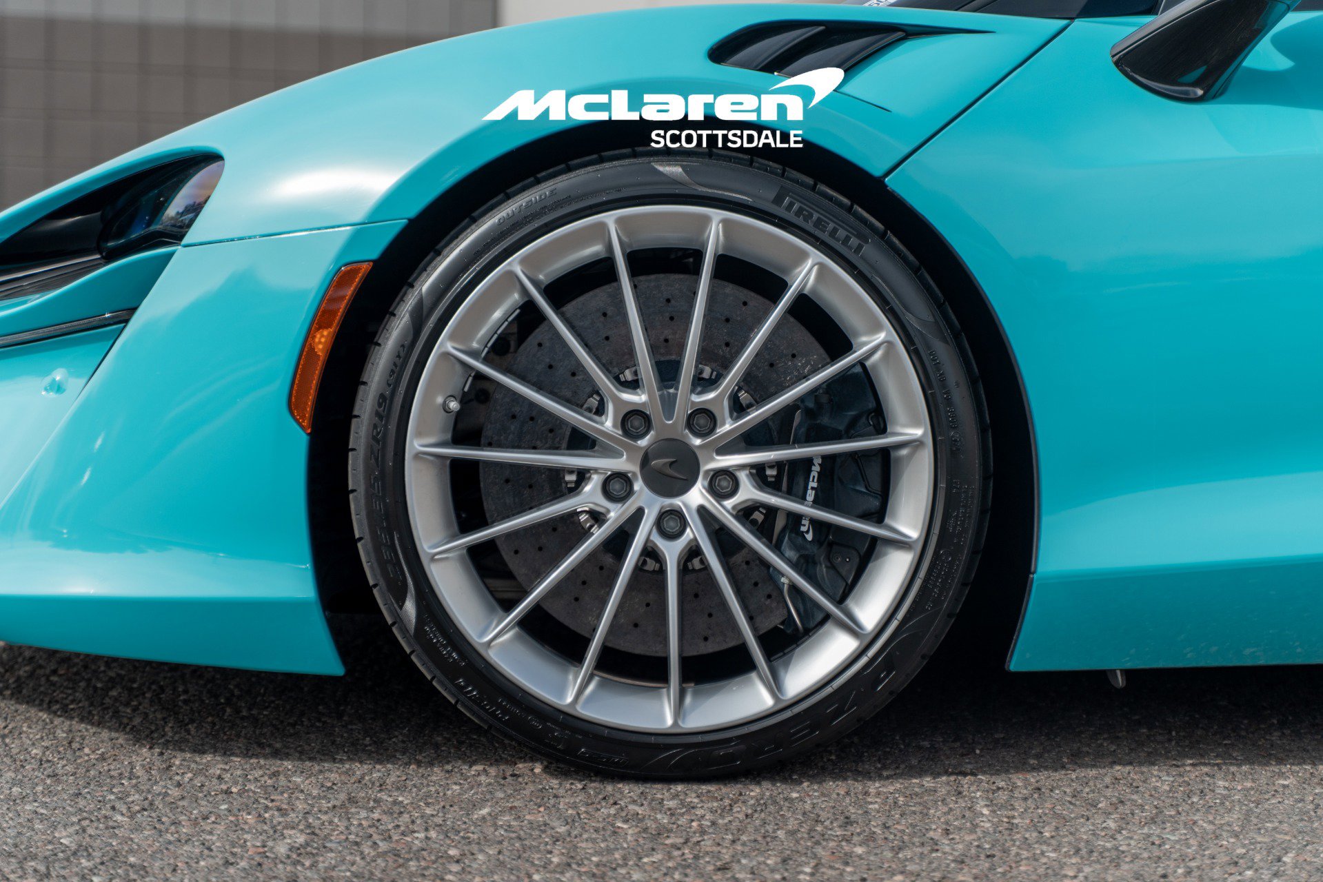 Used 2025 McLaren Artura image 22