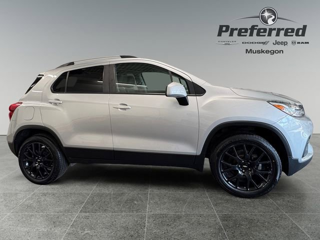 Used 2022 Chevrolet Trax LT w/ Sport Edition image 8