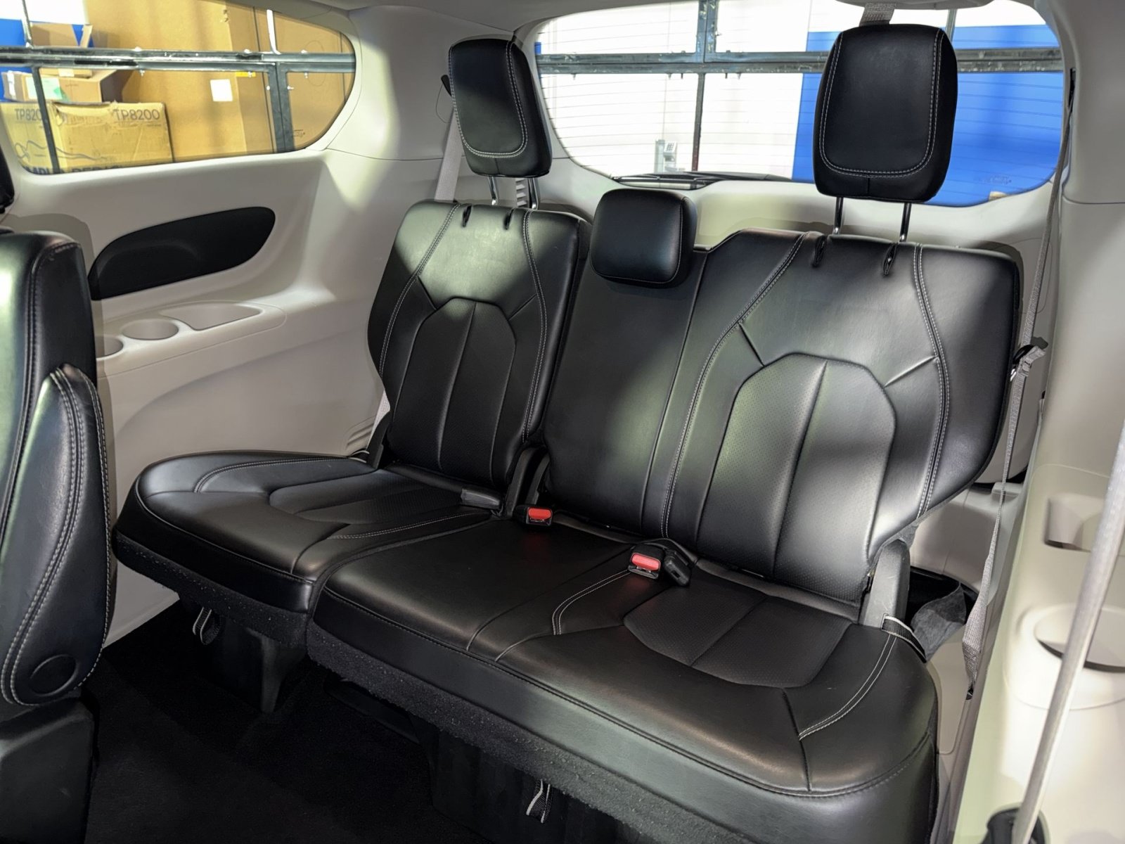 Used 2023 Chrysler Pacifica Touring-L FWD image 28