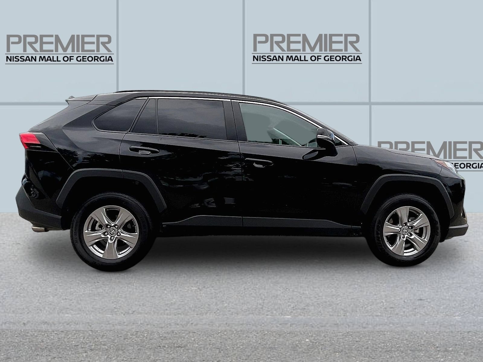 Used 2025 Toyota RAV4 XLE FWD image 8