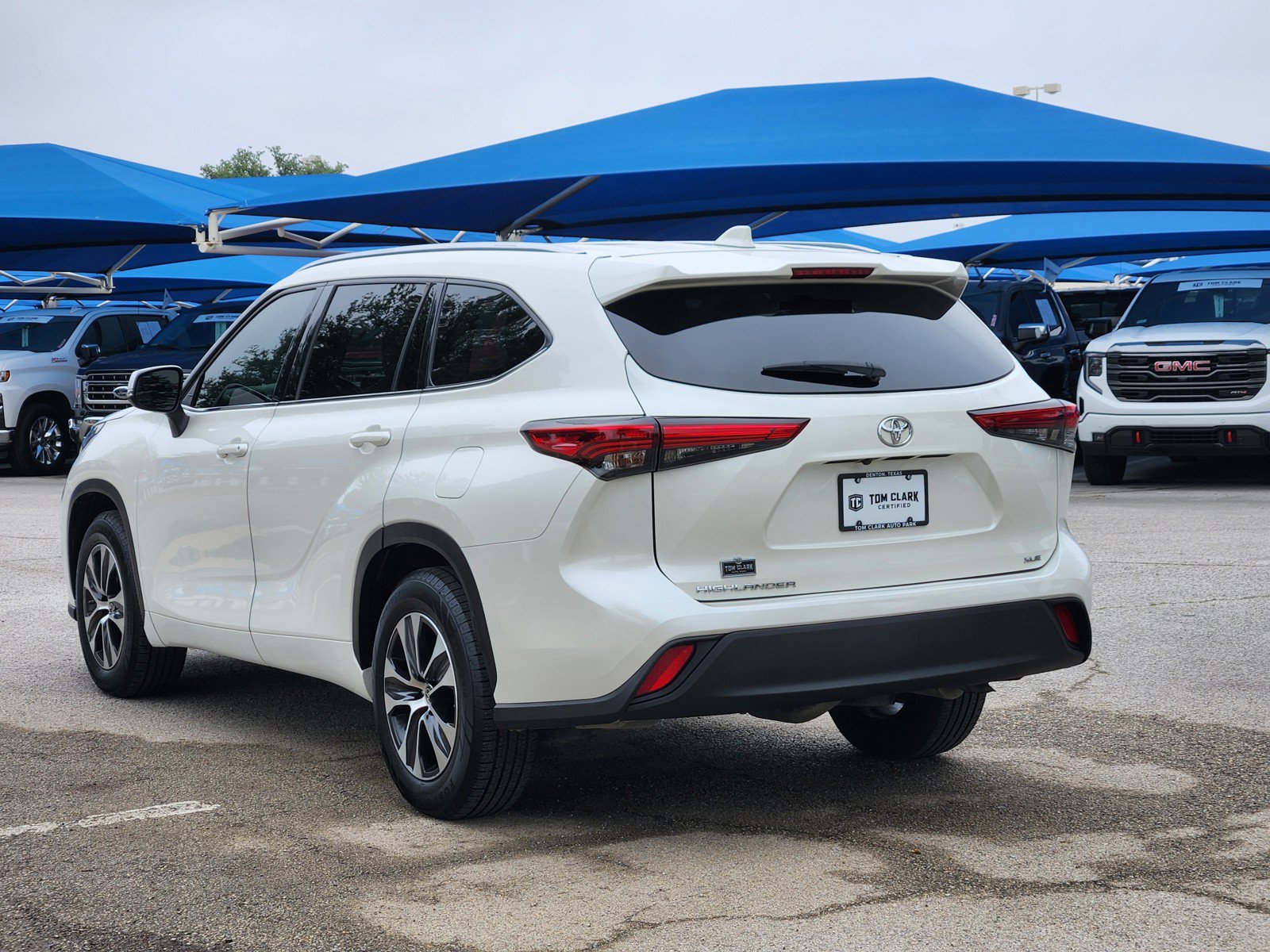 Used 2021 Toyota Highlander XLE FWD image 4