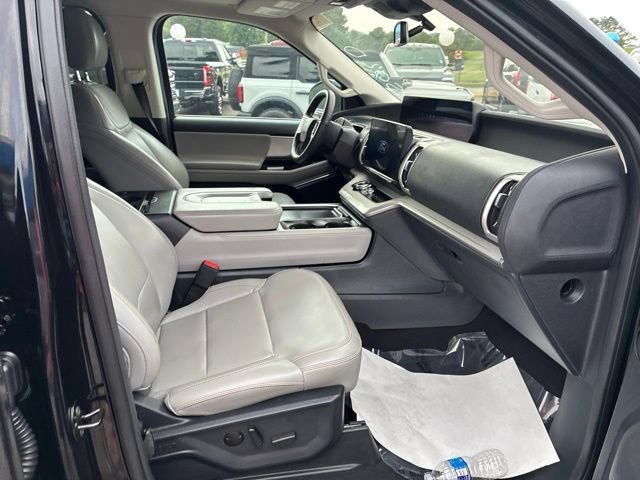 Used 2025 Ford Expedition Active AWD/4WD image 46