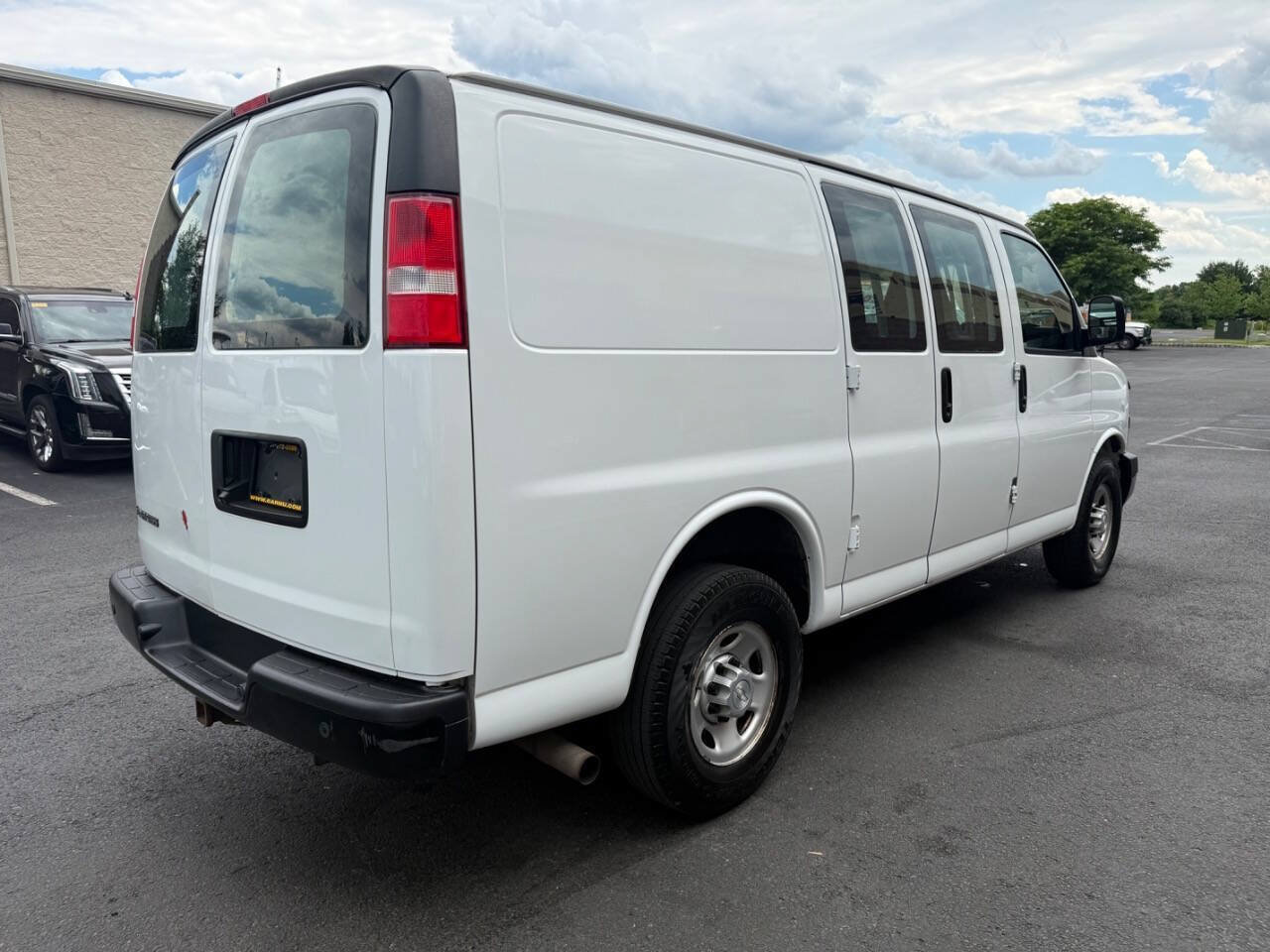 Used 2018 Chevrolet Express 2500 RWD image 11