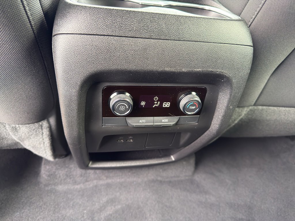 Used 2025 Chevrolet Traverse LT image 26