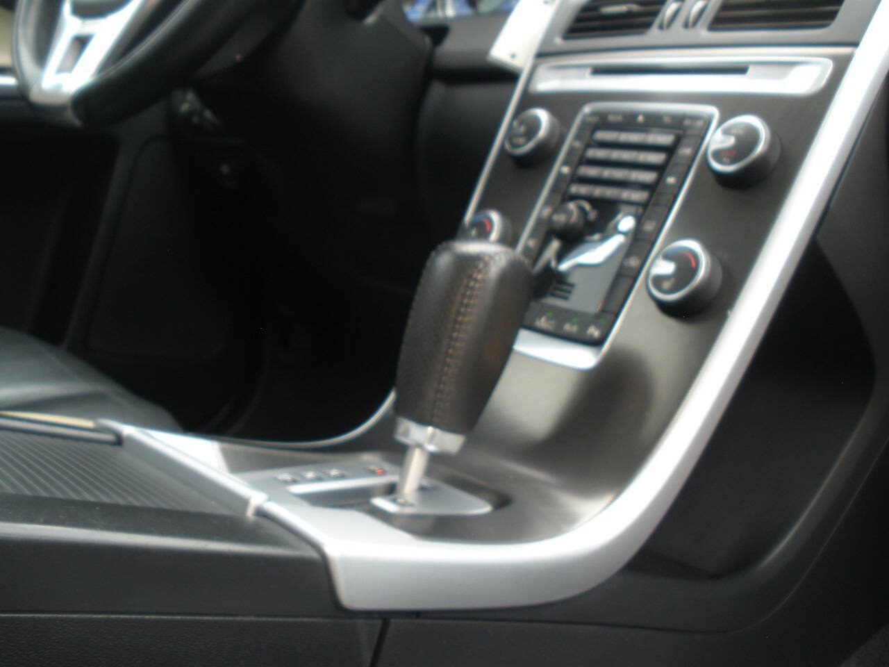 Used 2011 Volvo XC60 T6 R-Design w/ Convenience Pkg AWD/4WD image 31