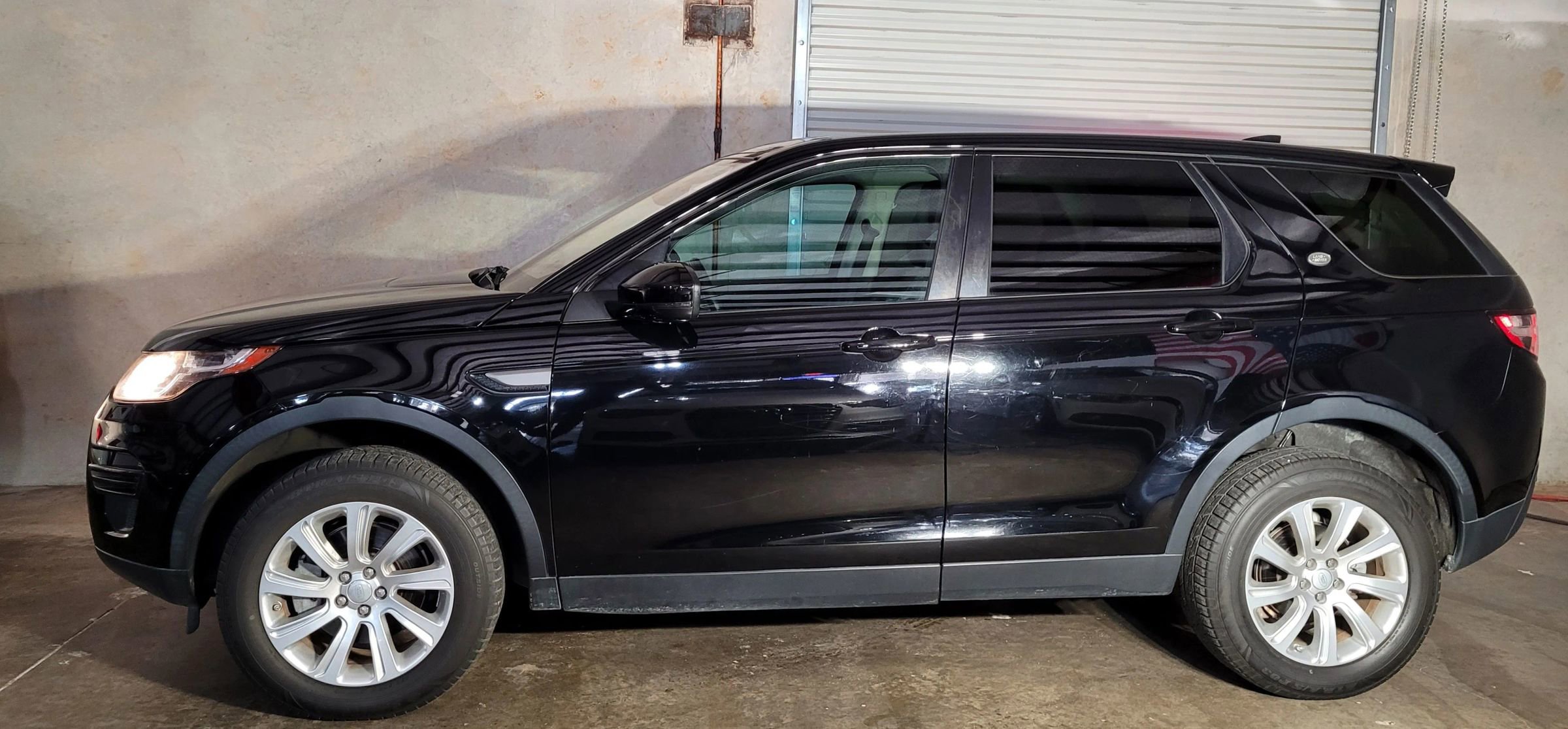 Used 2017 Land Rover Discovery Sport SE image 8