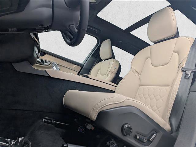 New 2026 Volvo XC90 T8 Plus w/ Protection Package Premier image 4