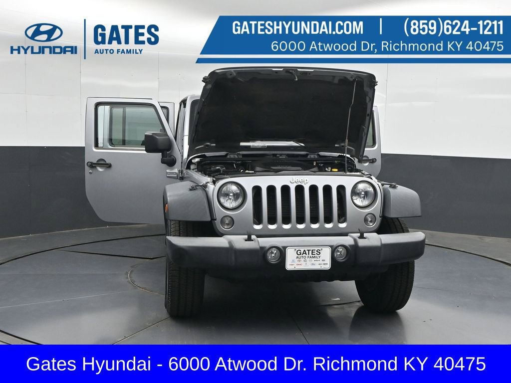 Used 2015 Jeep Wrangler Unlimited Rubicon w/ Max Tow Package AWD/4WD image 48