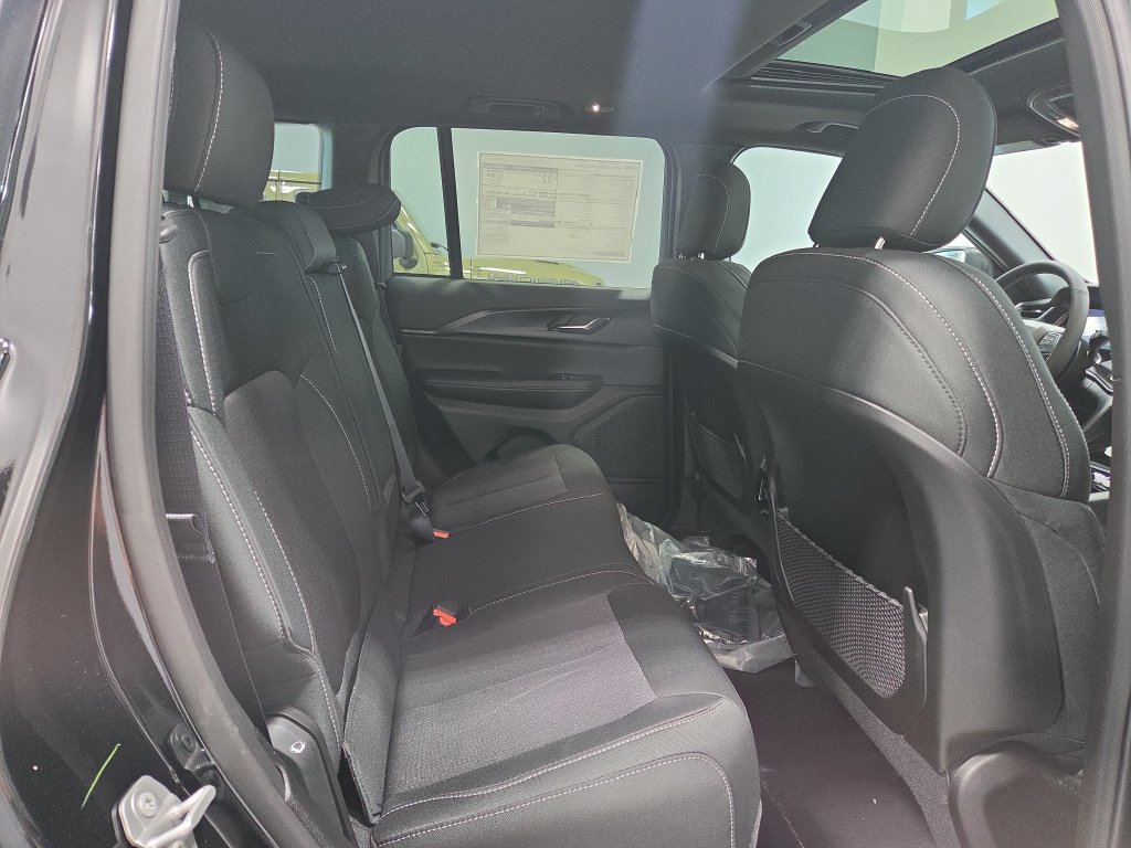 New 2027 Jeep Grand Cherokee Laredo X AWD/4WD image 9