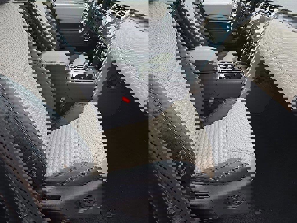 New 2025 Land Rover Discovery Dynamic SE image 7