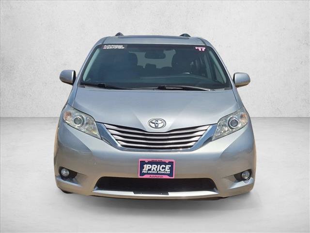 Used 2017 Toyota Sienna XLE w/ XLE Navigation Package FWD image 2
