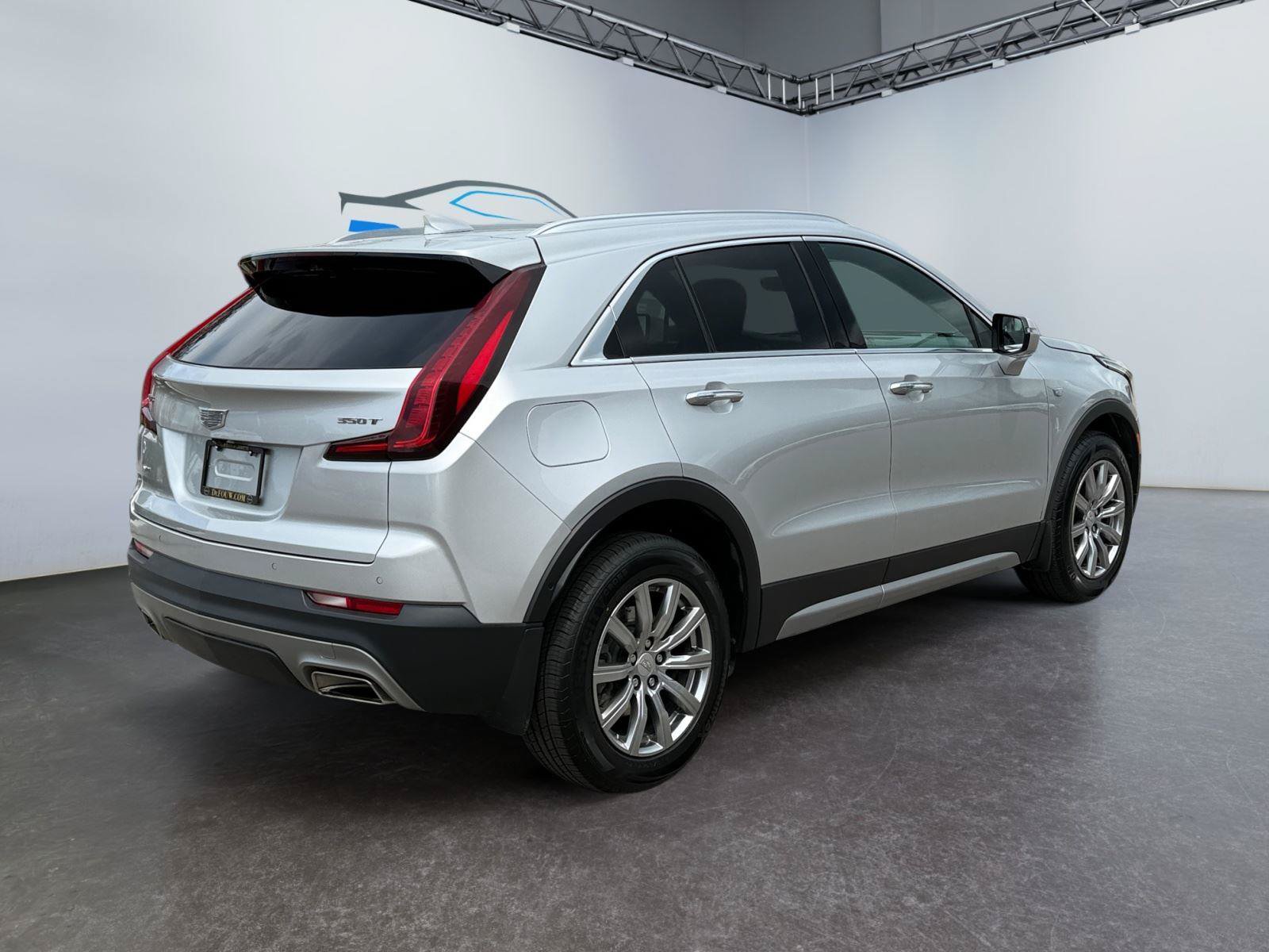 Used 2022 Cadillac XT4 Premium Luxury w/ Enhanced Visibility Package AWD/4WD image 3