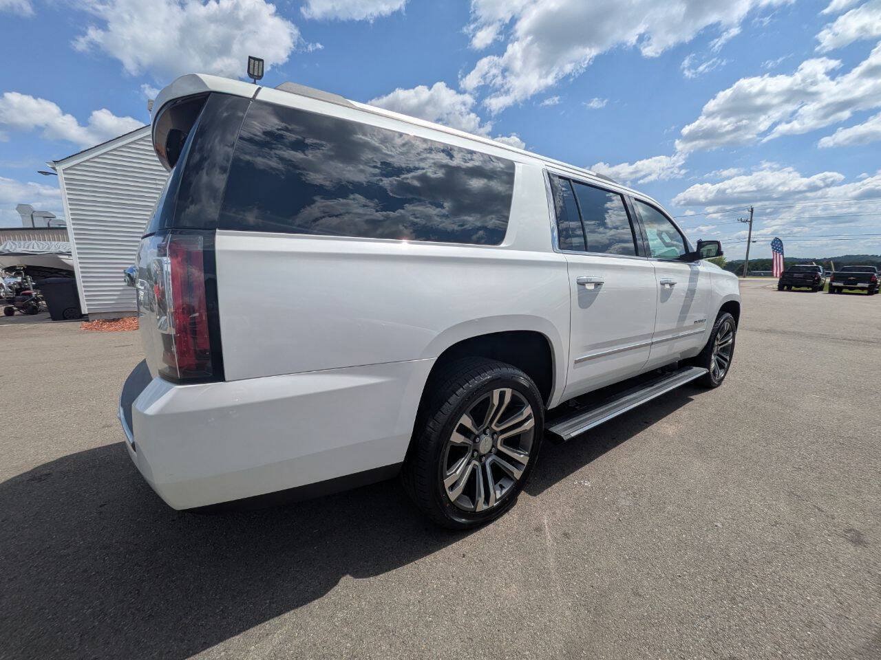 Used 2019 GMC Yukon XL Denali w/ Denali Ultimate Package AWD/4WD image 8