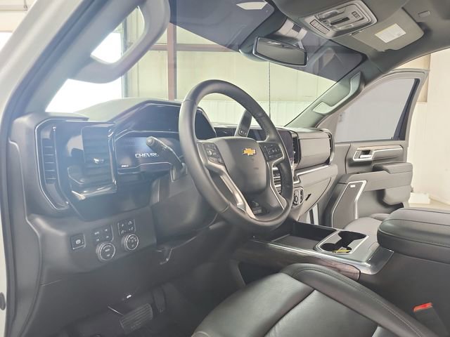 Used 2025 Chevrolet Silverado 2500 LTZ w/ LTZ Convenience Package image 18