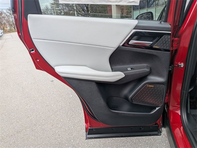 New 2025 Mitsubishi Outlander SE image 26