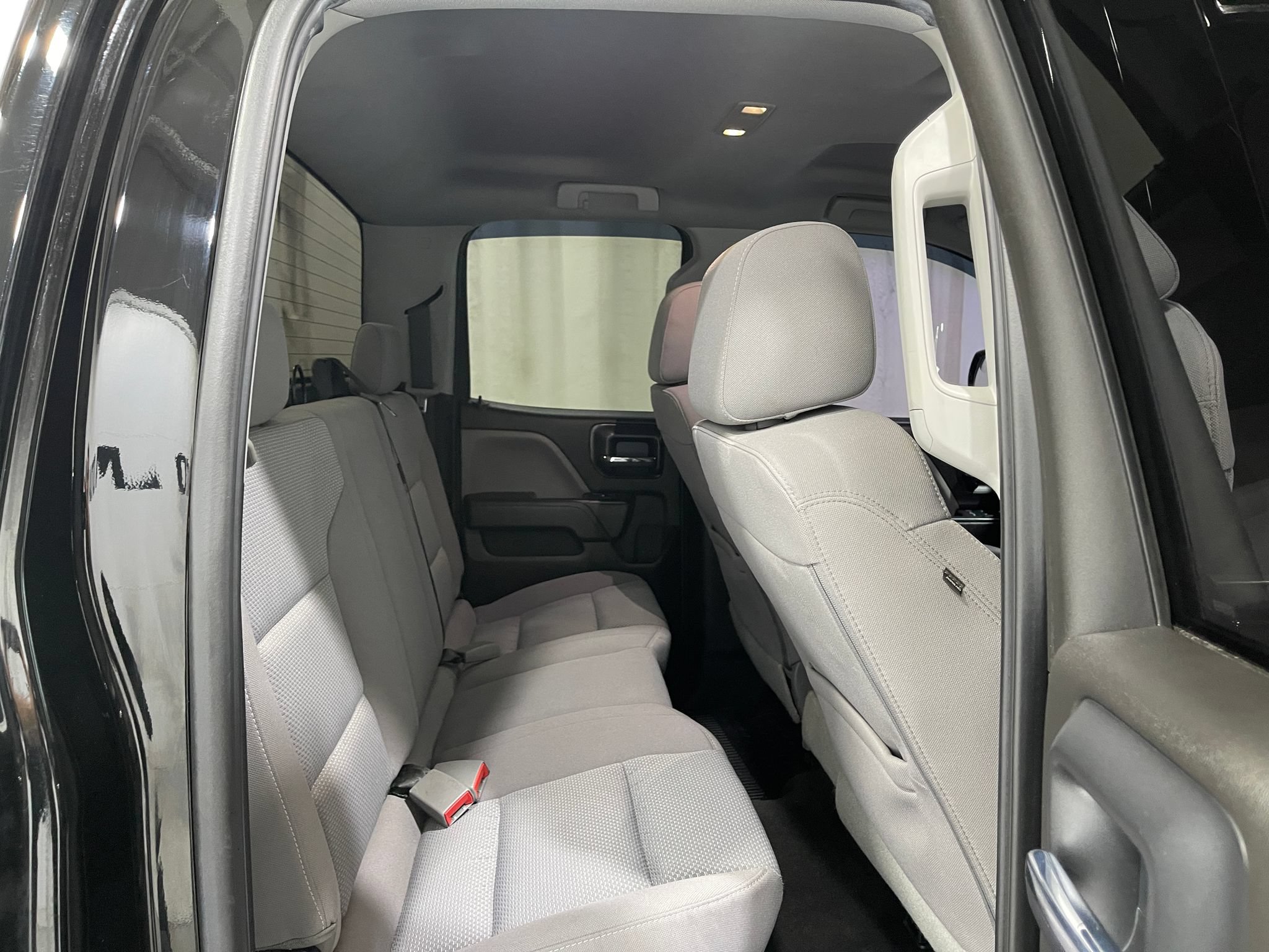 Used 2018 Chevrolet Silverado 1500 Custom w/ Custom Value Package AWD/4WD image 28