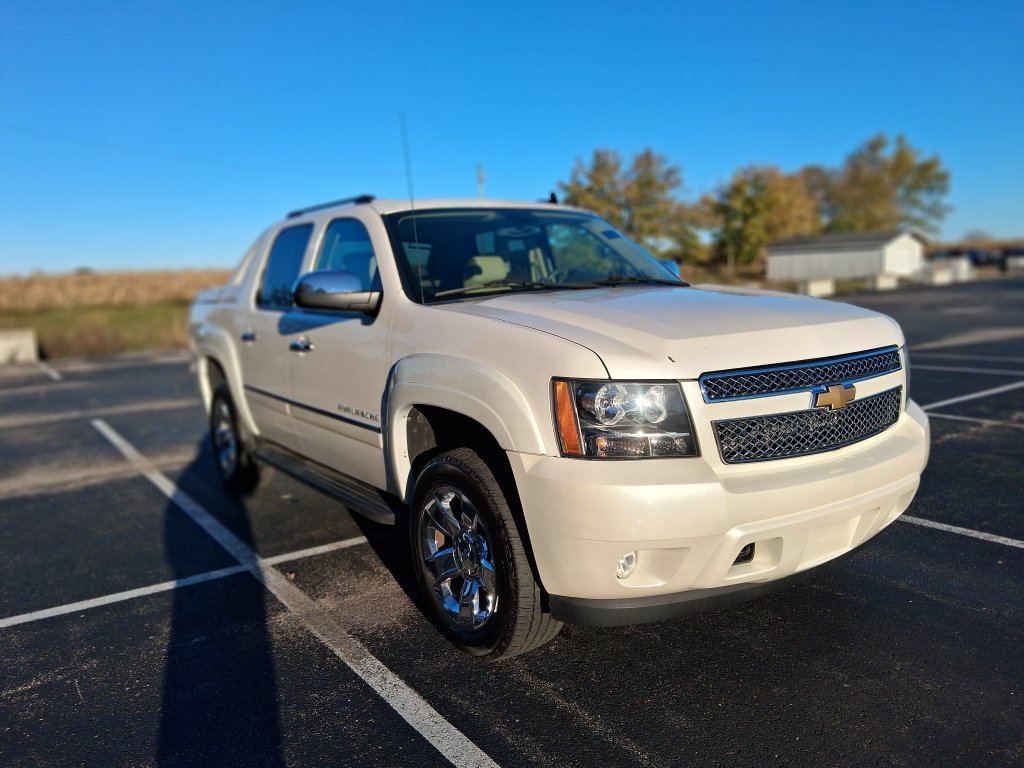 Used 2012 Chevrolet Avalanche LTZ AWD/4WD image 2