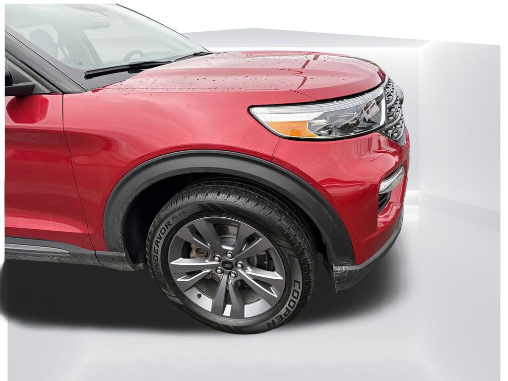 Used 2022 Ford Explorer XLT w/ Equipment Group 202A image 4
