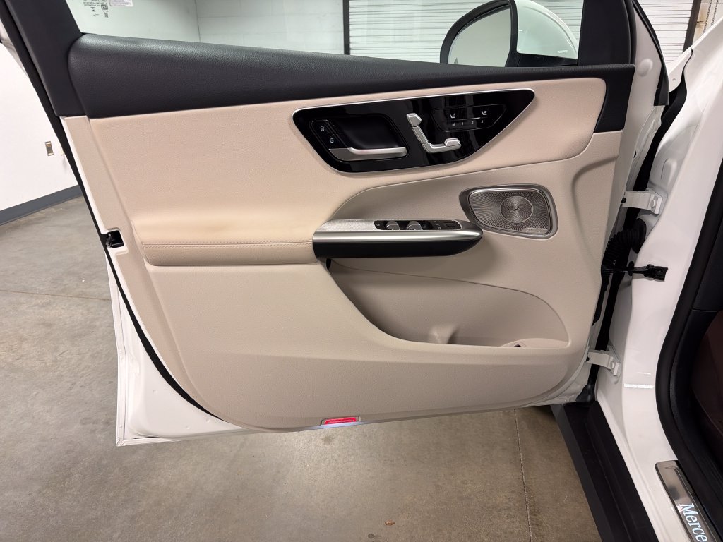 Used 2025 Mercedes-Benz GLC 300 image 19