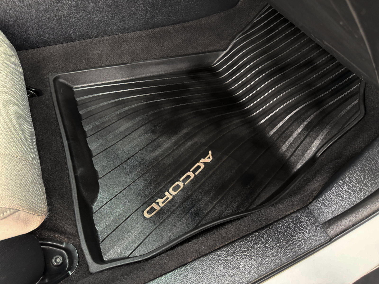 Used 2023 Honda Accord EX image 10